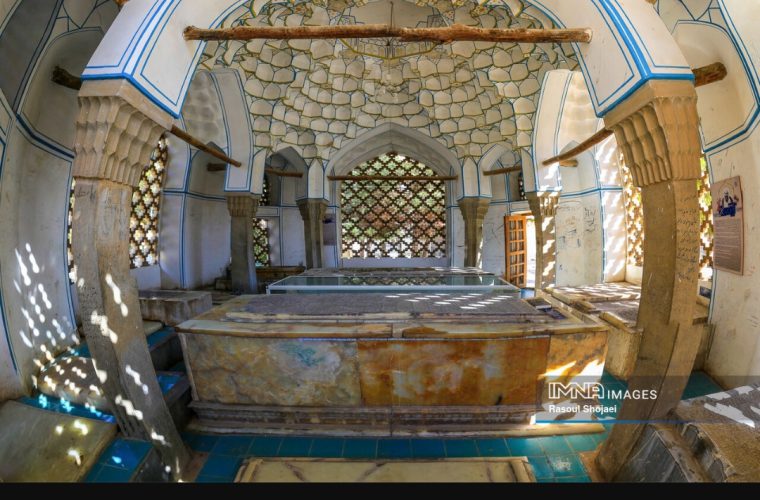 ۰، گردشگران جستجوگر مجموعه تختفولاد میچشوند۰ ۰، گردشگران جستجوگر مجموعه تختفولاد میچشوند۰