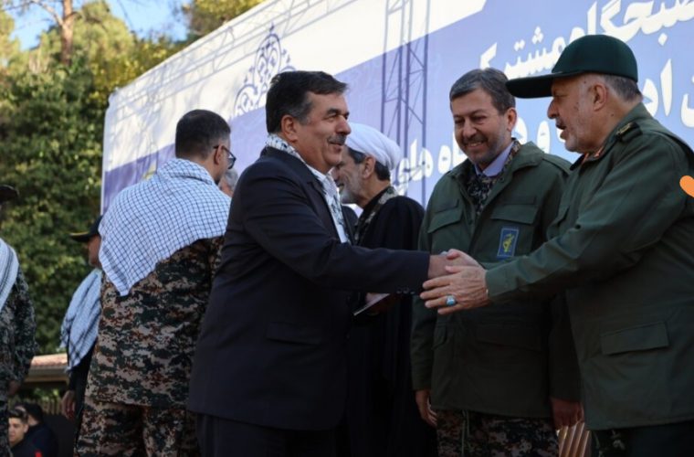 تقدیر از فرمانده پایگاه مقاومت بسیج آبفای در صبحگاه مشترک اقتدار بسیجیان نهادهای استان تقدیر از فرمانده پایگاه مقاومت بسیج آبفای در صبحگاه مشترک اقتدار بسیجیان نهادهای استان