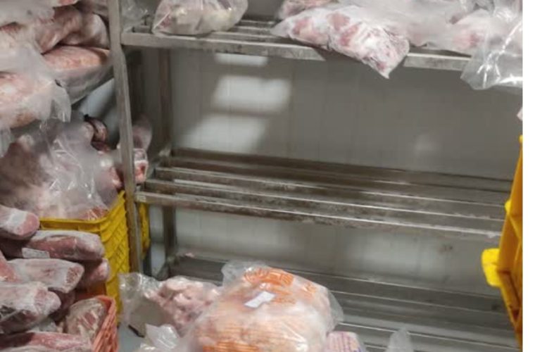 جمع آوری ۲۴۰کیلو گرم اقلام پروتئینی فاسد و تاریخ گذشته ی جمع آوری ۲۴۰کیلو گرم اقلام پروتئینی فاسد و تاریخ گذشته ی