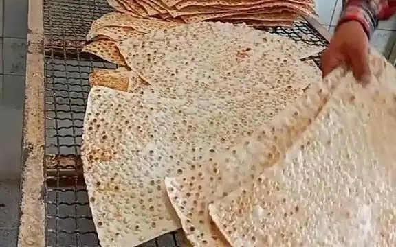 توزیع ماهیانه ۴۱۵ هزار و ۸۴۰ کیلو گرم آرد میان روستاییان باوی توزیع ماهیانه ۴۱۵ هزار و ۸۴۰ کیلو گرم آرد میان روستاییان باوی